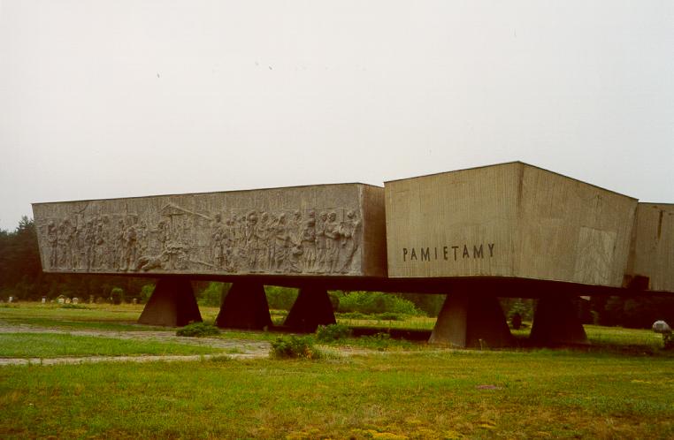 chelmno_monument2.jpg